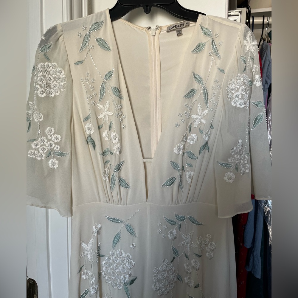 Hope and Ivy embroidery wedding dress - Picture 3 of 9